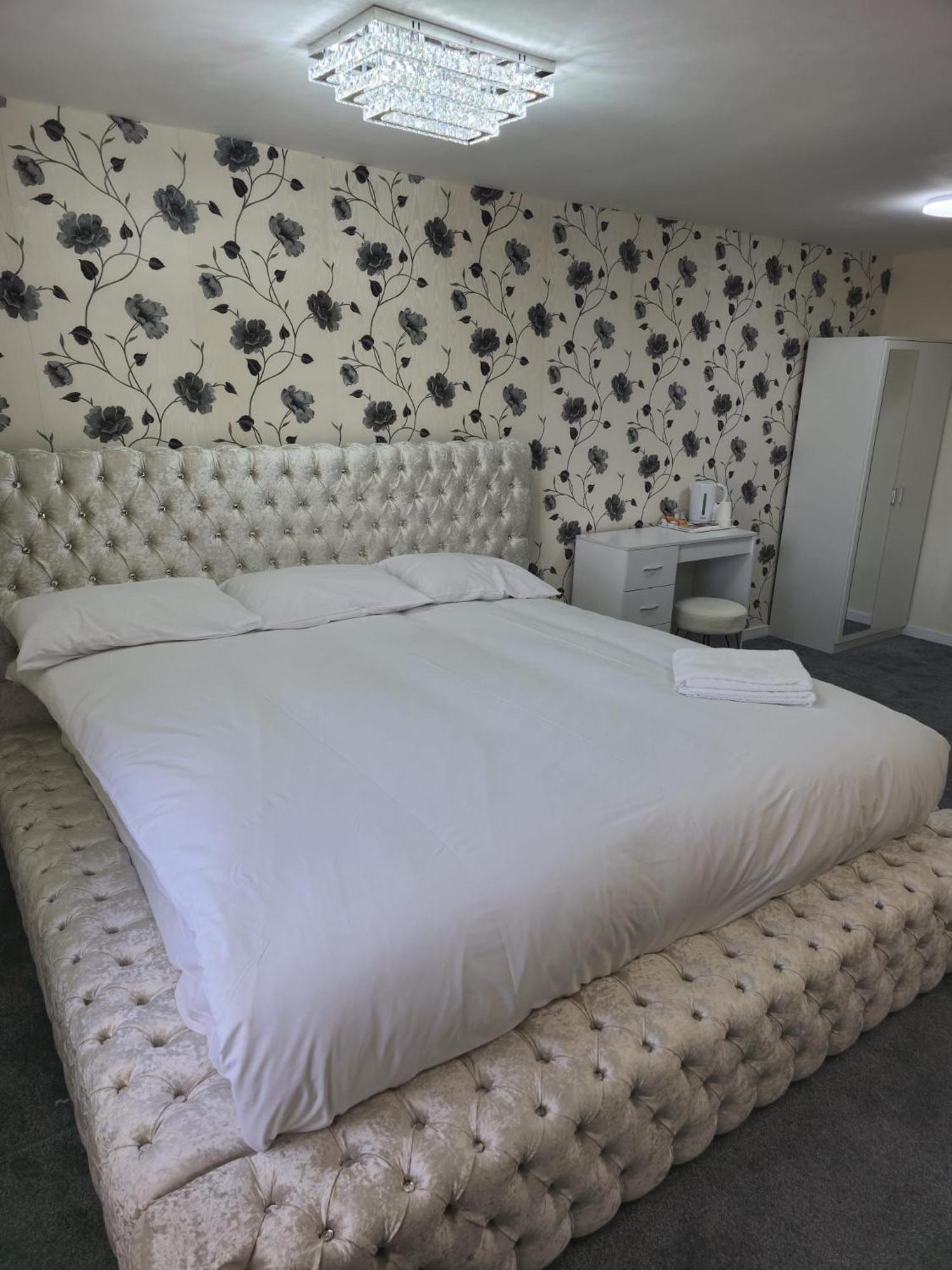 Zaheer'S Hotel Baldock Zewnętrze zdjęcie
