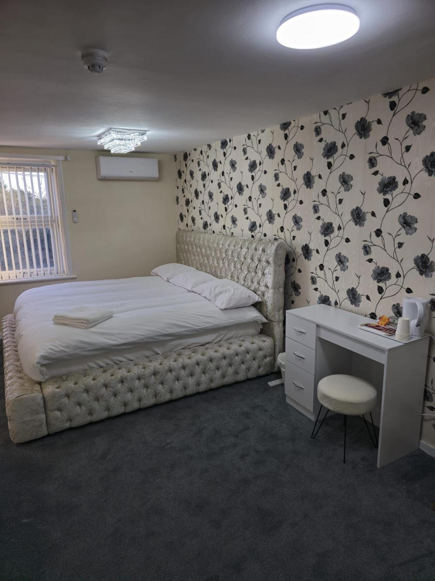 Zaheer'S Hotel Baldock Zewnętrze zdjęcie