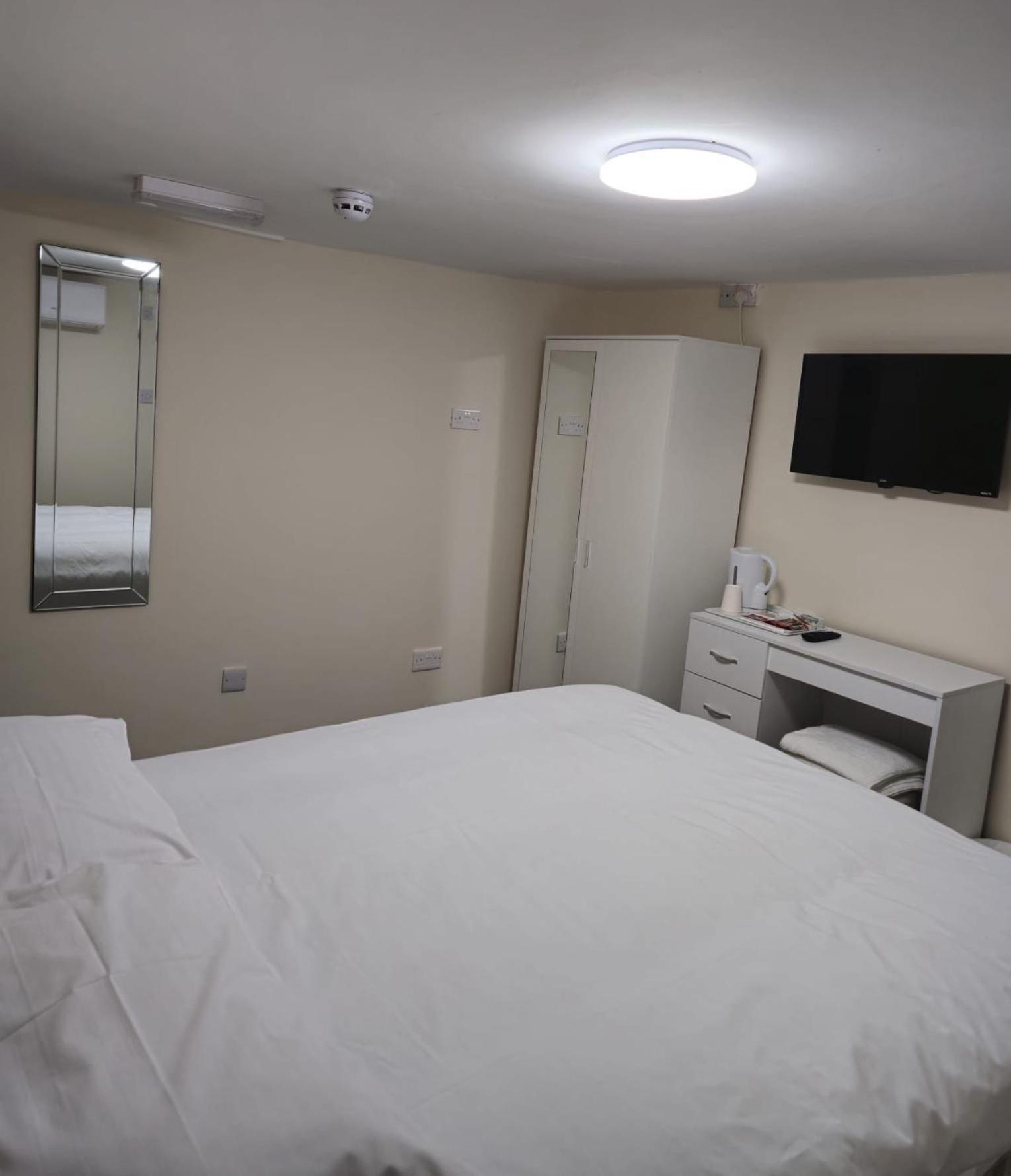 Zaheer'S Hotel Baldock Zewnętrze zdjęcie